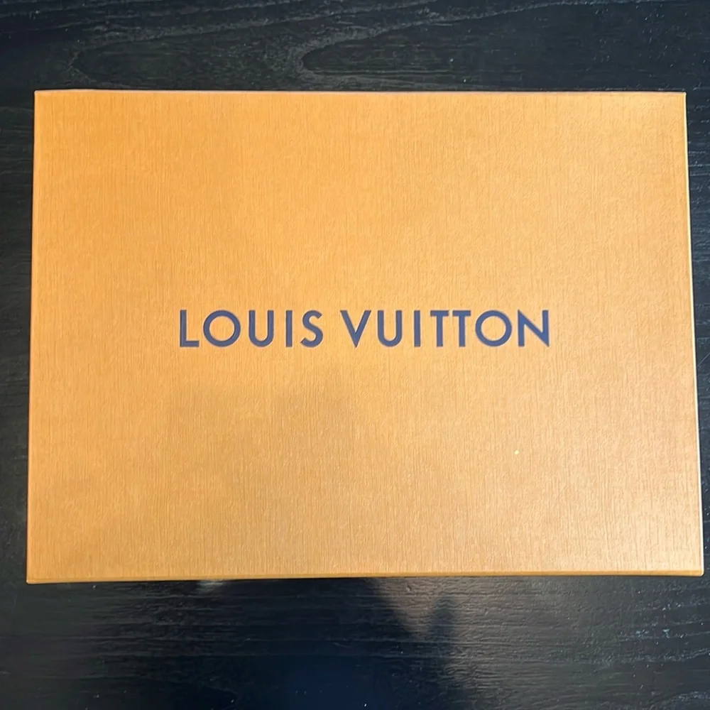 Louis Vuitton Box & Ribbon - Picture 2 of 6